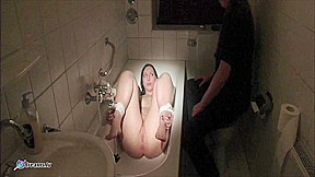 Mia To Comple To Submit In The Bathtub