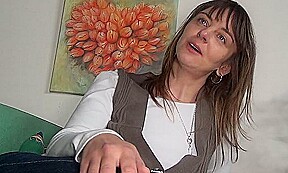 Pussyshow... Gabbi - Shaved Amateur Toying - Sexlikereal