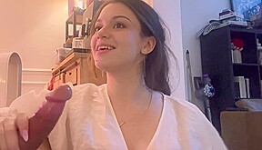 je le suce a fond avant de le sentir en moi