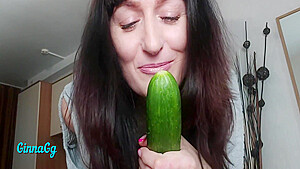 My Creamy Cunt Started Leaking From The Cucumber. Fisting And Squirting 11 Min