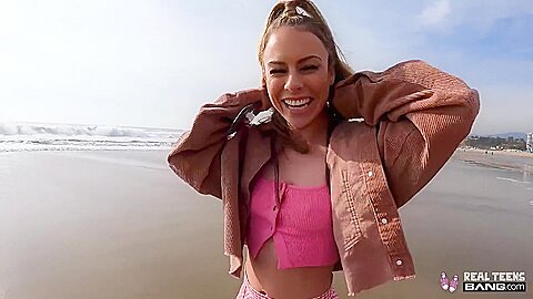 Summer Vixen - Spreads Her Pussy Lips On The Beach