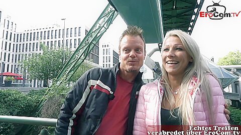 Blonde Deutsche Frau Wird Von 2 Typen Auf Der Strabe Abgeschleppt
