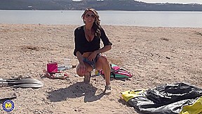 Hot Milf Abby Marie Loves Flashing Her Big Pussylips On The Beach - MatureNl