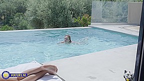 Stepdaughter Marina Gold Eating Her Stepmom Julia North's Wet Pussy On Vacation Under The Sun - MatureNl