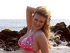 Pink Water Drops - RealBikiniGirls